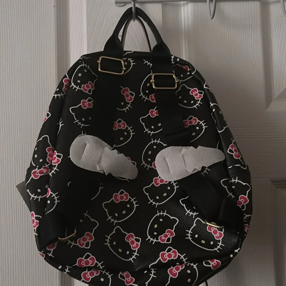 Hello kitty backpack - Picture 2 of 2